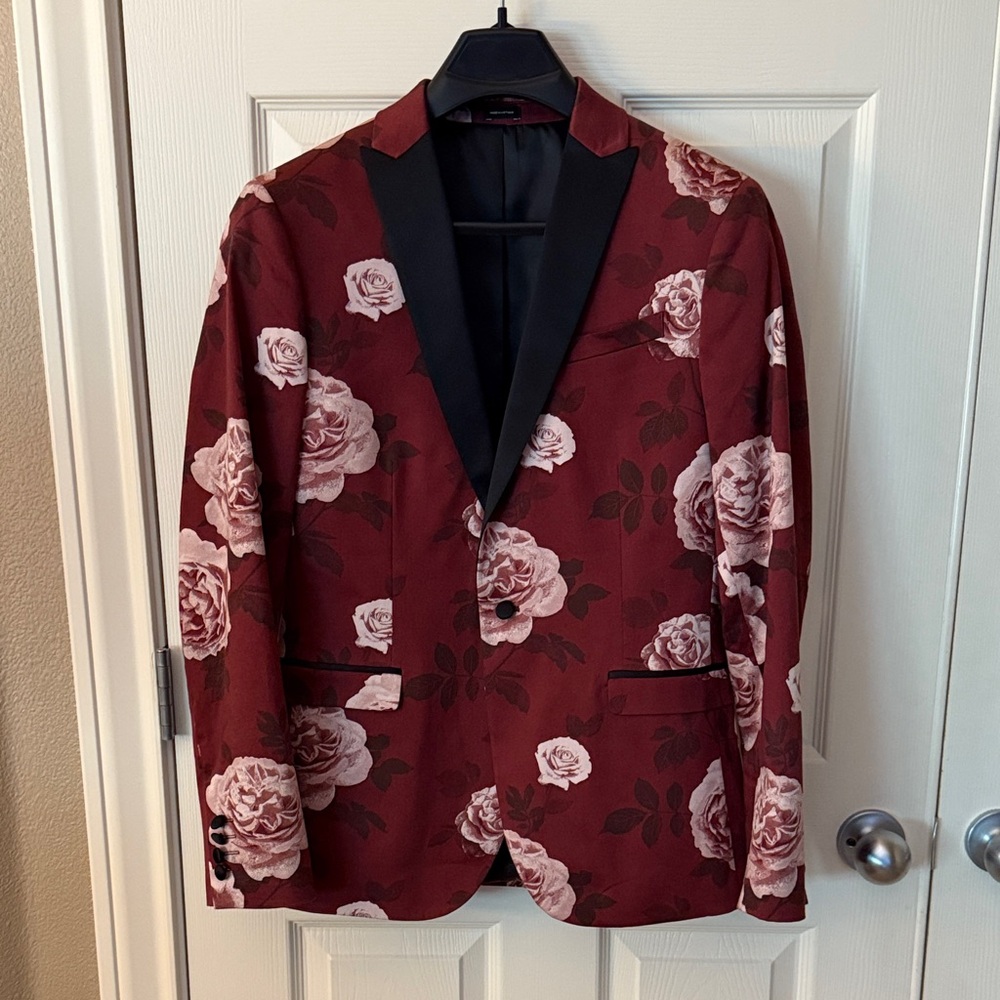 jf j.ferrar Floral Burgundy Tuxedo coat sz 40R -Black Lapel -perfect for prom